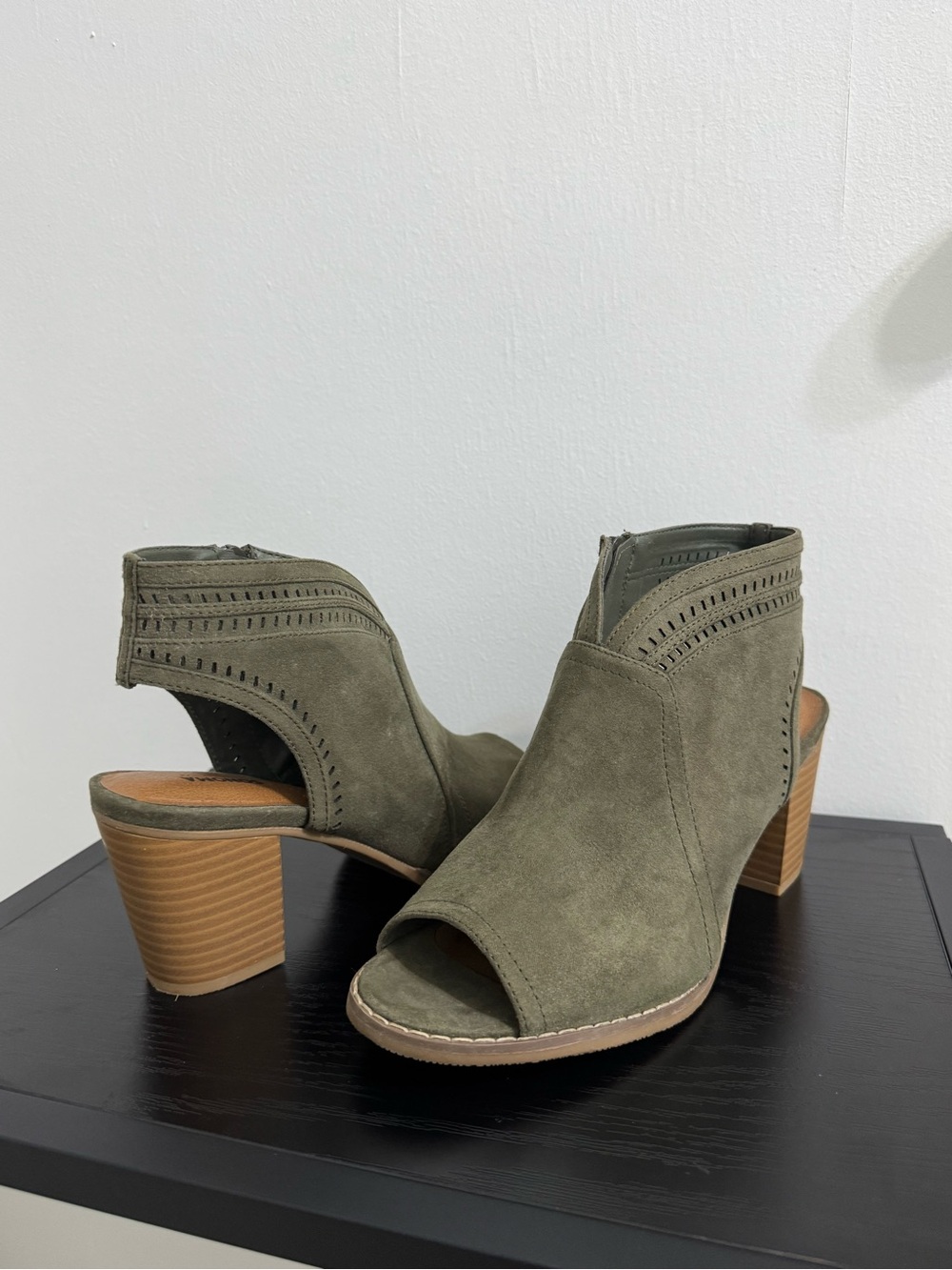 Womens Olive Green Suede Open-Toe Block Heel Booties | Size 8.5